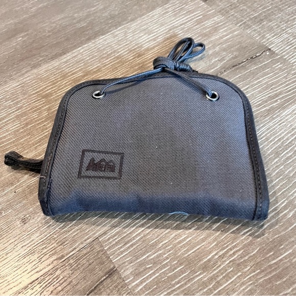 REI Dark Gray With Peacock Crossbody Mini Purse - Picture 2 of 6
